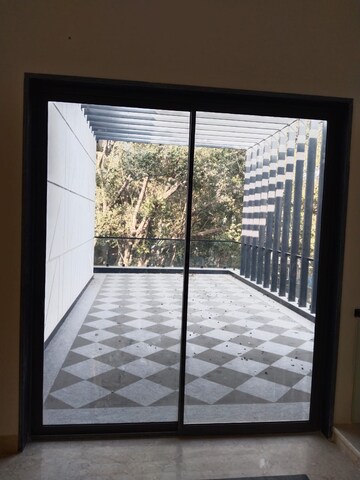 Room in 5 BHK Independent House at Vasant Kunj – for Sale