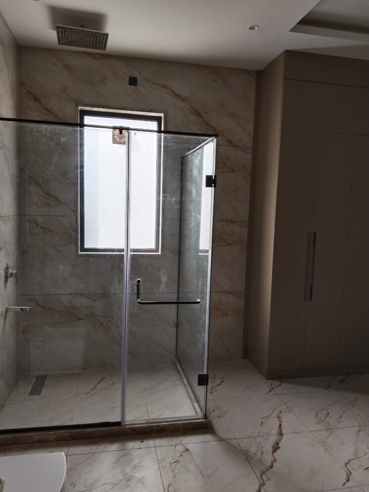 Bathroom, vasant kunj 5 Bedroom 1000 Sq.Yd. Independent House In Vasant Kunj Delhi 9570051