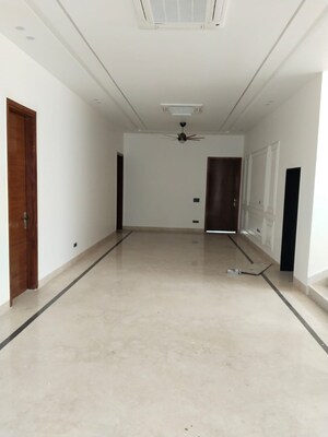 Room in 5 BHK Independent House at Vasant Kunj – for Sale