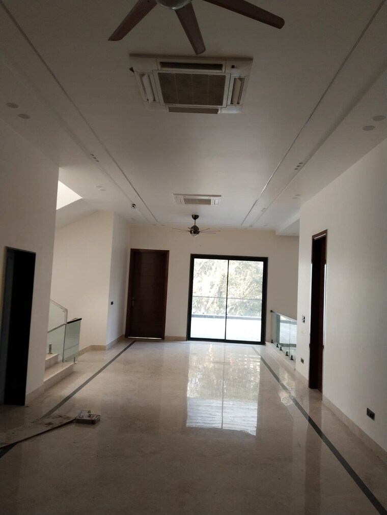Room, vasant kunj 5 Bedroom 1000 Sq.Yd. Independent House In Vasant Kunj Delhi 9570051