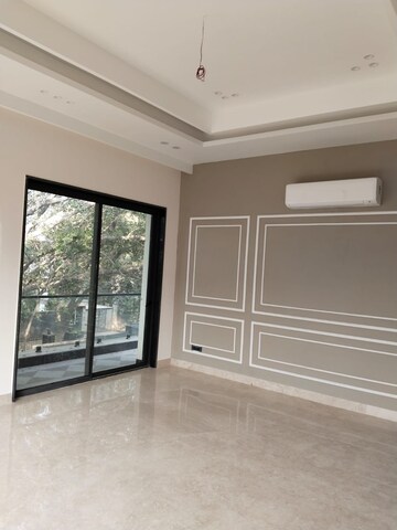 Room in 5 BHK Independent House at Vasant Kunj – for Sale