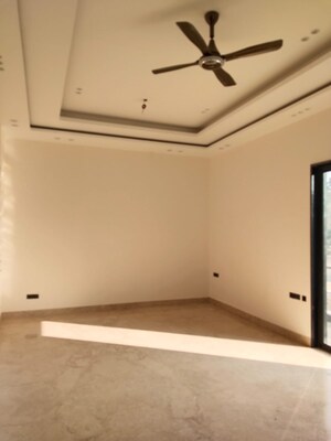Room in 5 BHK Independent House at Vasant Kunj – for Sale