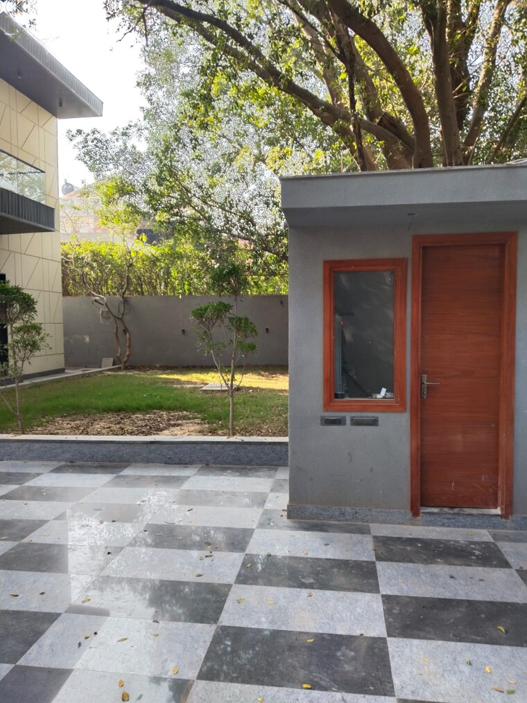 Exterior View, vasant kunj 5 Bedroom 1000 Sq.Yd. Independent House In Vasant Kunj Delhi 9570051