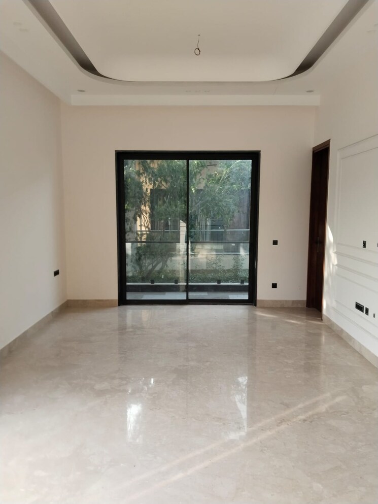 Room, vasant kunj 5 Bedroom 1000 Sq.Yd. Independent House In Vasant Kunj Delhi 9570051
