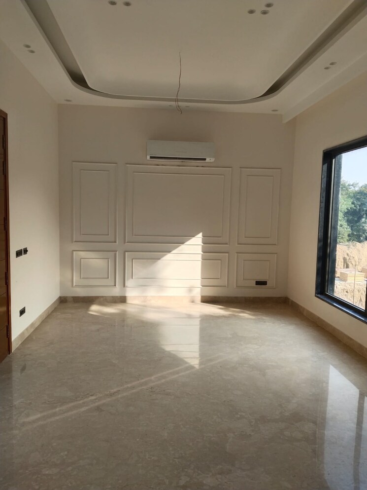 Room, vasant kunj 5 Bedroom 1000 Sq.Yd. Independent House In Vasant Kunj Delhi 9570051