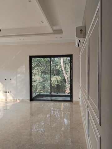 Room in 5 BHK Independent House at Vasant Kunj – for Sale