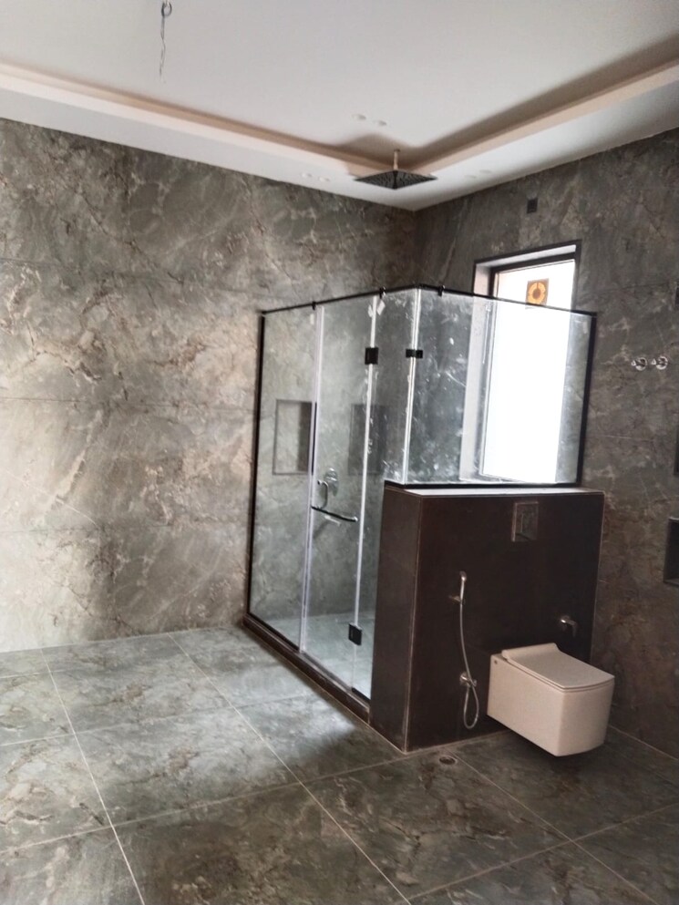Bathroom, vasant kunj 5 Bedroom 1000 Sq.Yd. Independent House In Vasant Kunj Delhi 9570051