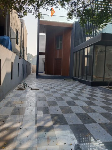 Parking in 5 BHK Independent House at Vasant Kunj – for Sale