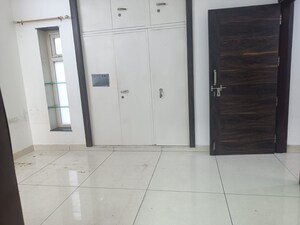 Room in 3 BHK Apartment at Ip Extension – for Rent