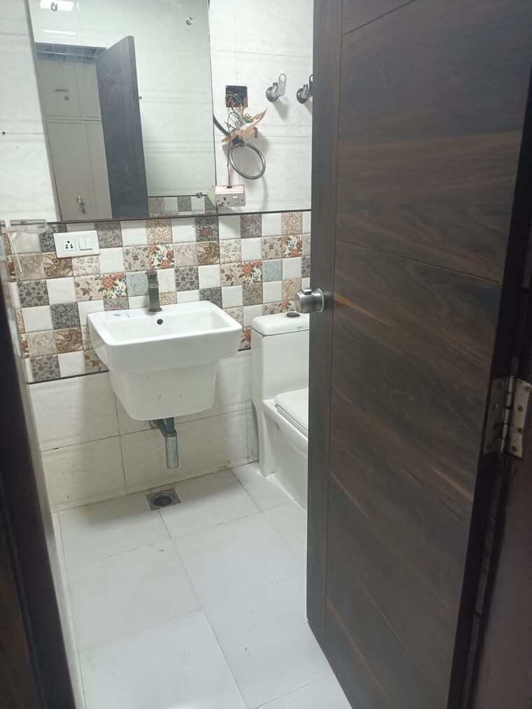 Bathroom, ip extension 3 Bedroom 1800 Sq.Ft. Apartment In Ip Extension Delhi 9570071