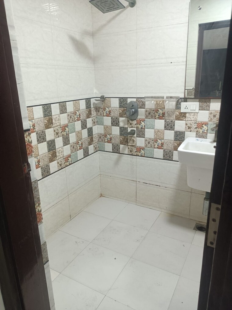 Bathroom, ip extension 3 Bedroom 1800 Sq.Ft. Apartment In Ip Extension Delhi 9570071