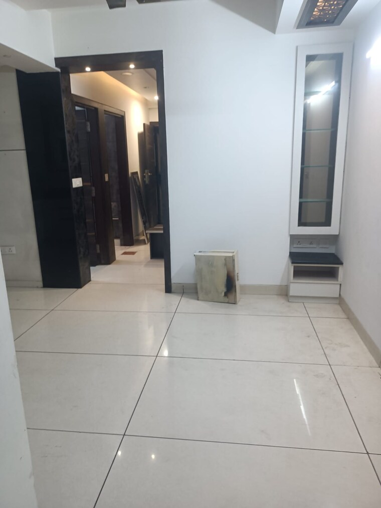 Room, ip extension 3 Bedroom 1800 Sq.Ft. Apartment In Ip Extension Delhi 9570071