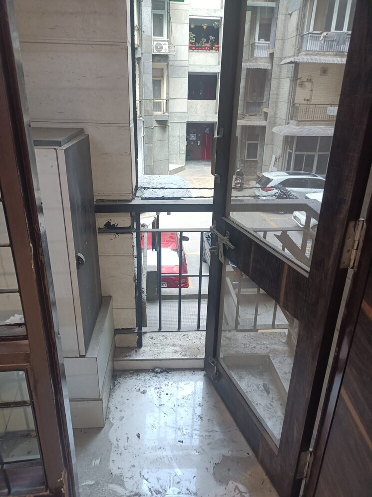 Balcony, ip extension 3 Bedroom 1800 Sq.Ft. Apartment In Ip Extension Delhi 9570071