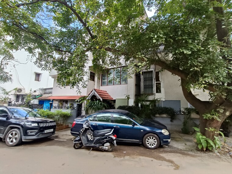 Parking, domlur 5 Bedroom 2375 Sq.Ft. Independent House In Domlur Bangalore 9570073