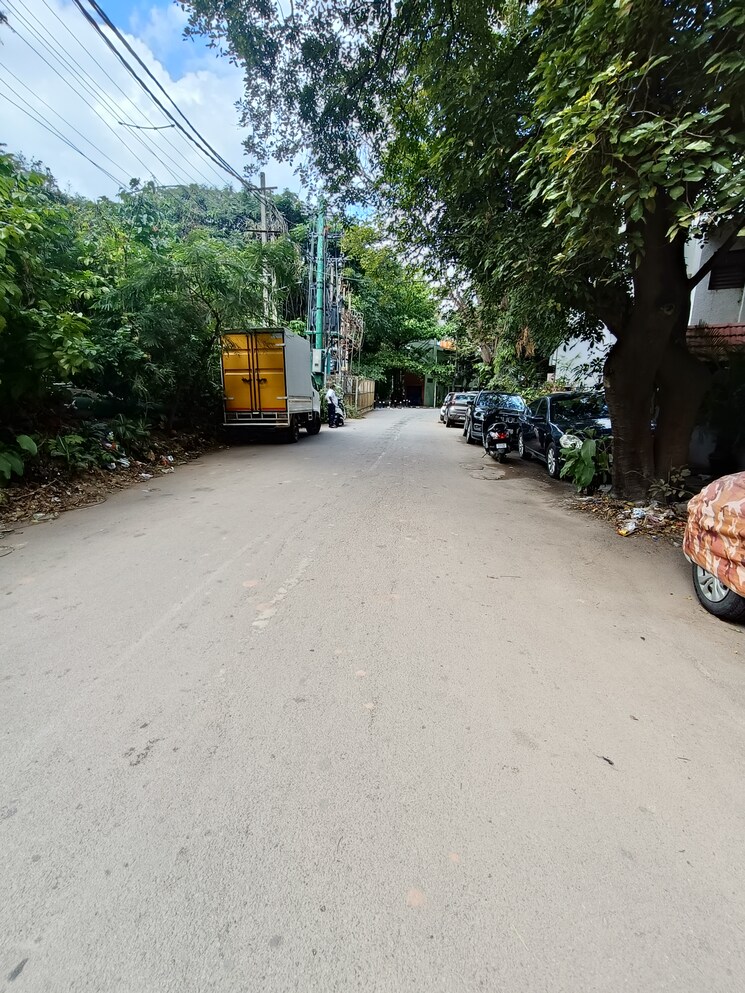  Parking, domlur 5 Bedroom 2375 Sq.Ft. Independent House In Domlur Bangalore 9570073