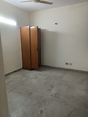 Room in 3 BHK Builder Floor at Yojna Vihar – for Rent