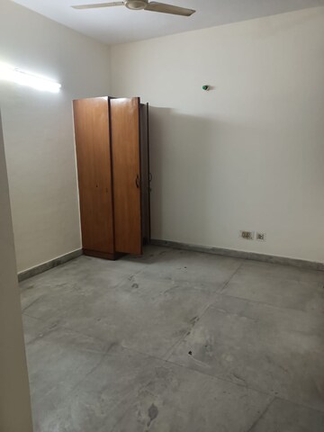 Room in 3 BHK Builder Floor at Yojna Vihar – for Rent