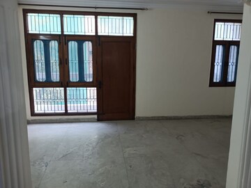 Room in 3 BHK Builder Floor at Yojna Vihar – for Rent