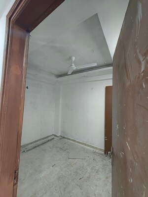 Room in 3 BHK Apartment at Saket – for Rent