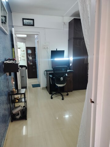 Team Area in 2 BHK Apartment at Santacruz West – for Sale