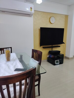 Team Area in 2 BHK Apartment at Santacruz West – for Sale