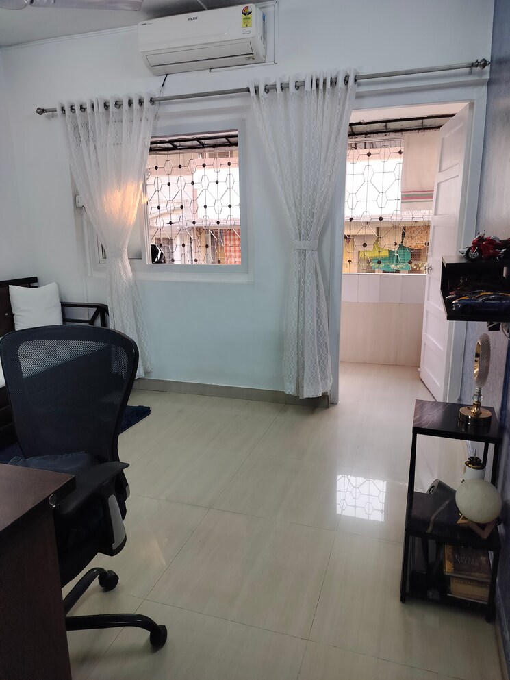 Team Area, santacruz west 2 Bedroom 574 Sq.Ft. Apartment In Santacruz West Mumbai 9570091
