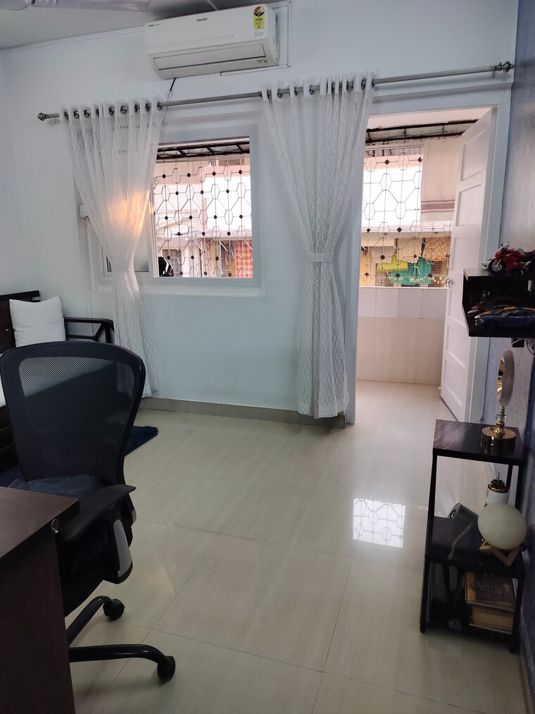 Team Area, santacruz west 2 Bedroom 574 Sq.Ft. Apartment In Santacruz West Mumbai 9570091