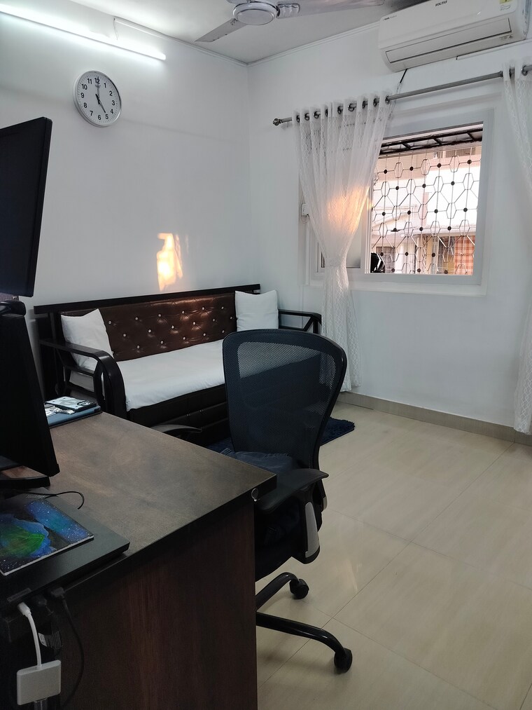 Team Area, santacruz west 2 Bedroom 574 Sq.Ft. Apartment In Santacruz West Mumbai 9570091