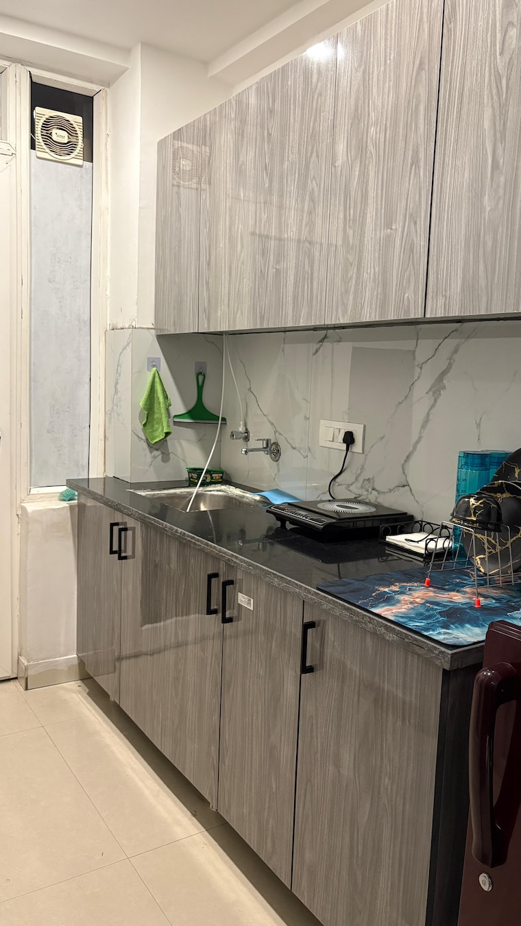 Kitchen, sav-gulnaar-meadows 3 Bedroom 1800 Sq.Ft. Apartment In Ambala Highway Zirakpur 9570090