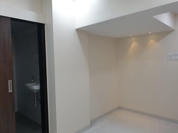 Room in 4 BHK Apartment at Santacruz West – for Sale