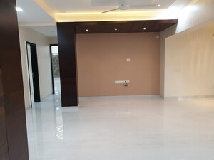 Room in 4 BHK Apartment at Santacruz West – for Sale
