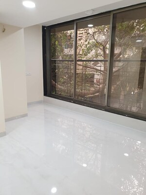 Room in 4 BHK Apartment at Santacruz West – for Sale