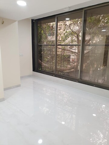 Room in 4 BHK Apartment at Santacruz West – for Sale