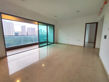 Room in 4 BHK Apartment at Kalpataru Immensa, Kolshet Road – for Sale