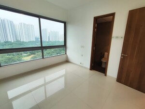 Room in 4 BHK Apartment at Kalpataru Immensa, Kolshet Road – for Sale