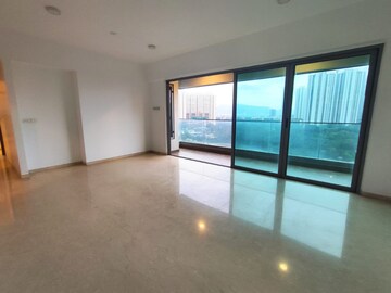 Room in 4 BHK Apartment at Kalpataru Immensa, Kolshet Road – for Sale