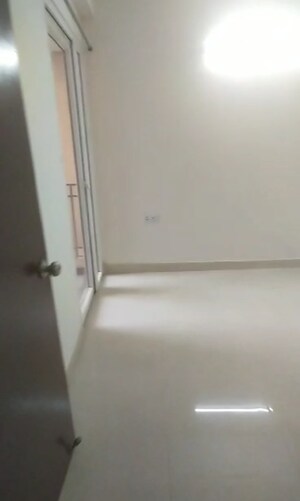 Room in 2 BHK Apartment at Signature Roselia Phase 2, Sector 95a – for Rent