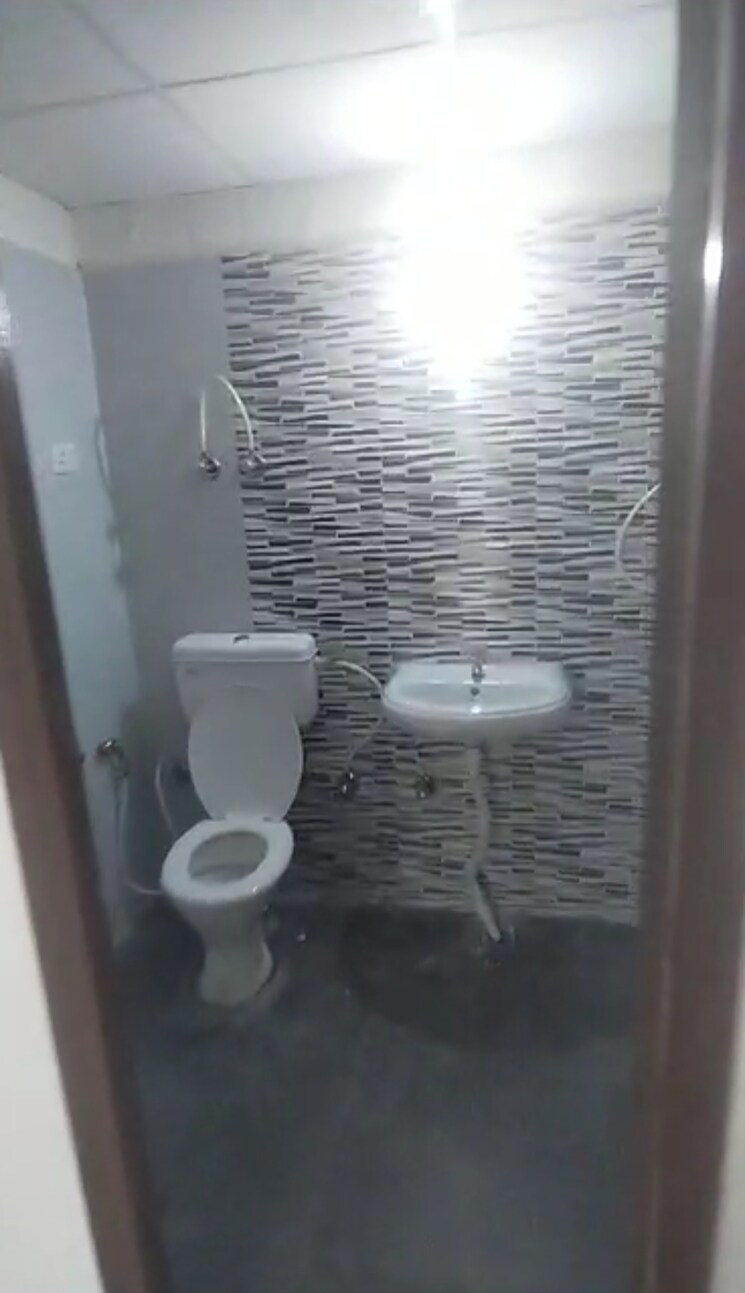 Bathroom, signature-roselia-phase-2 2 Bedroom 671 Sq.Ft. Apartment In Sector 95a Gurgaon 9570144