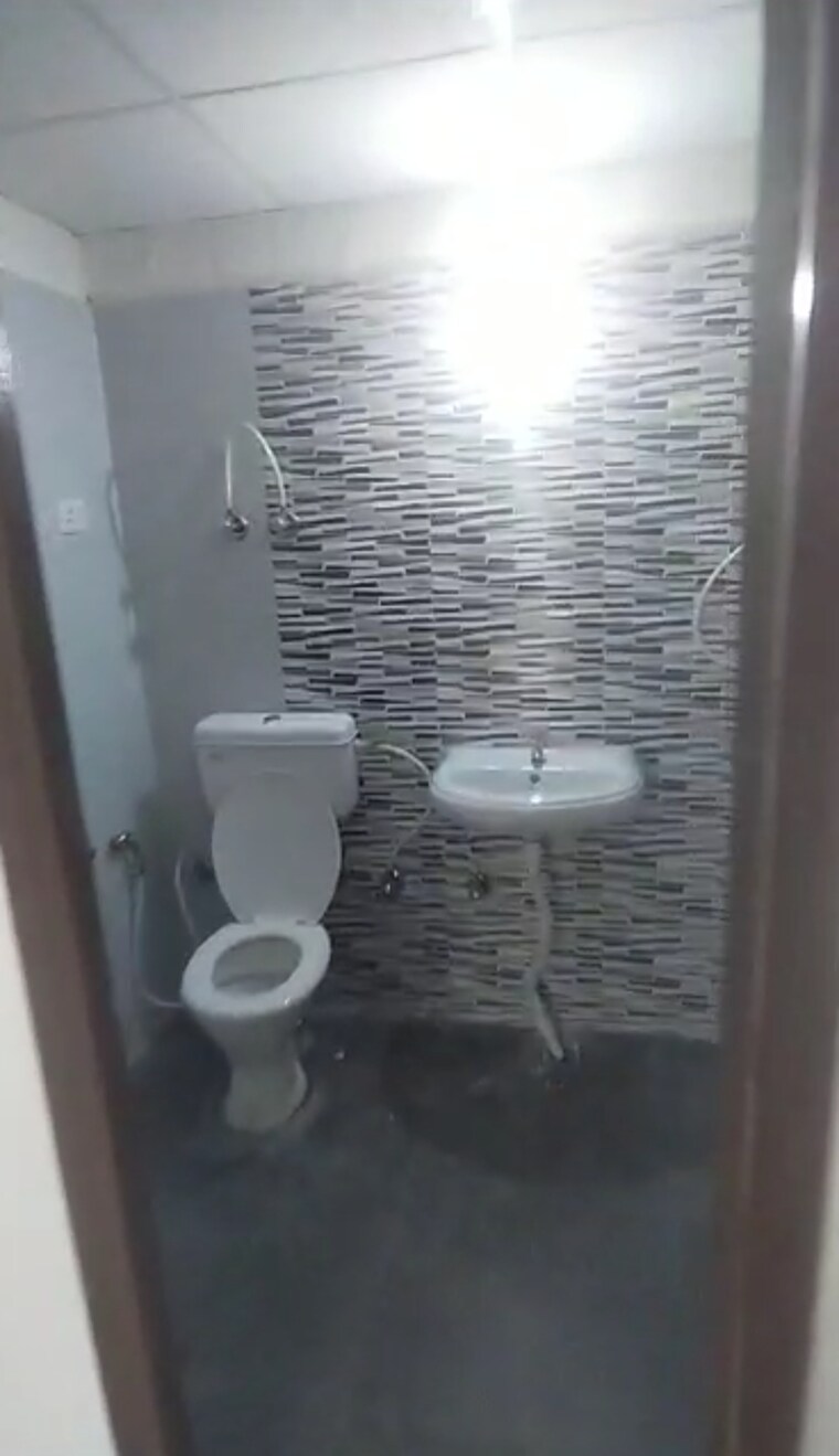 Bathroom, signature-roselia-phase-2 2 Bedroom 671 Sq.Ft. Apartment In Sector 95a Gurgaon 9570144