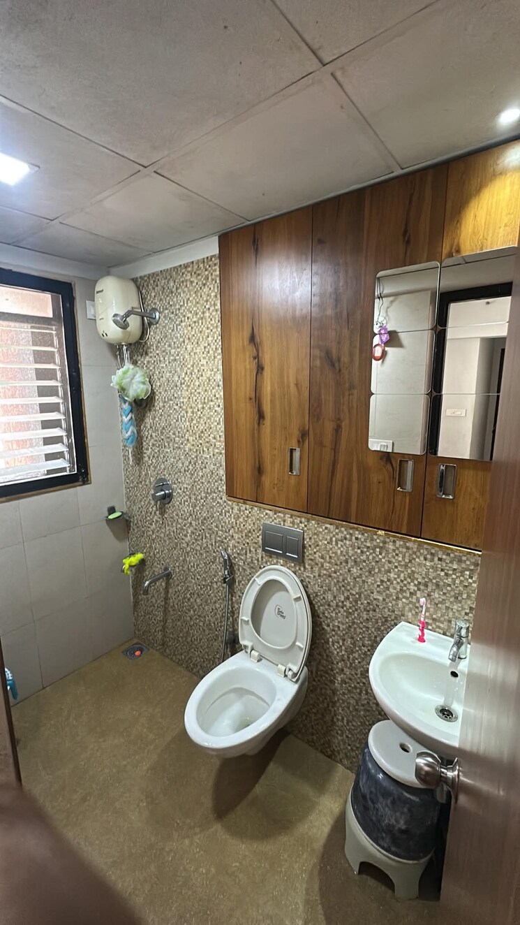 Bathroom, lodha-palava-city-lakeshore-greens 2 Bedroom 738 Sq.Ft. Apartment In Dombivli East Thane 9570149