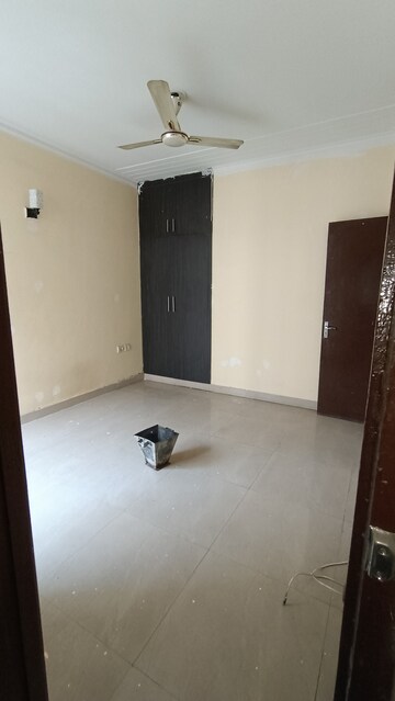 Room in 2 BHK Apartment at Skytech Matrott, Sector 76 – for Rent