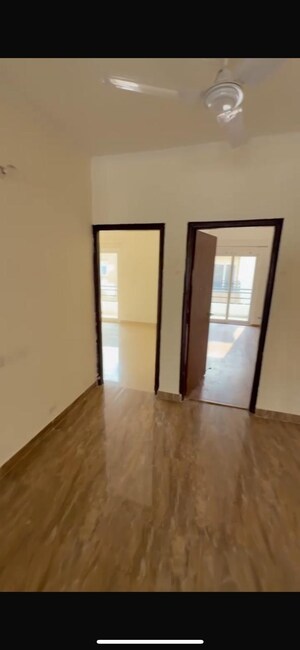 Room in 2 BHK Apartment at Panchsheel Greens II, Sector 16 Greater Noida – for Rent