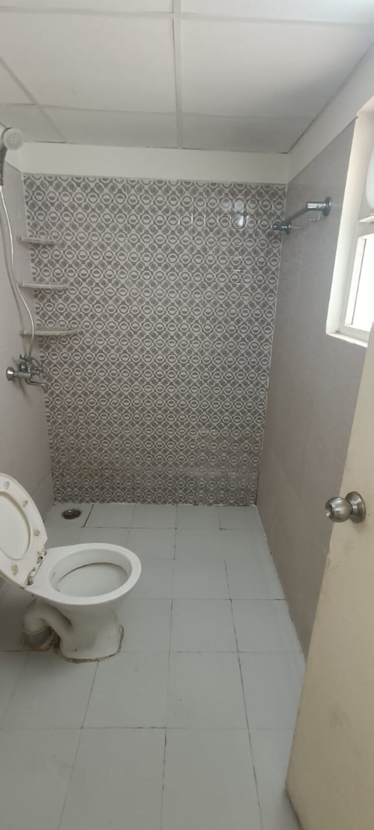 Bathroom, panchsheel-greens-ii 2 Bedroom 915 Sq.Ft. Apartment In Sector 16 Greater Noida Greater Noida 9570161