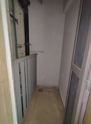 Bathroom in 2 BHK Apartment at Kalpataru Immensa, Kolshet Road – for Rent