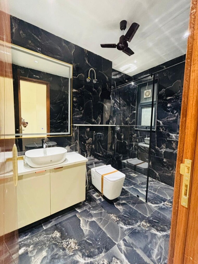 Attached Bathroom, anant-raj-ashok-estate 3 Bedroom 180 Sq.Yd. Builder Floor In Sector 63a Gurgaon 9570181