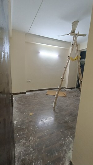 Room in 2 BHK Apartment at Skytech Matrott, Sector 76 – for Rent