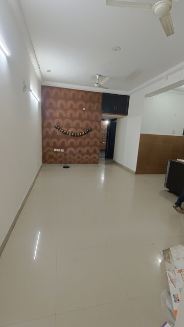 Furnished Amenities in 2 BHK Apartment at Antriksh Golf View, Sector 78 – for Rent