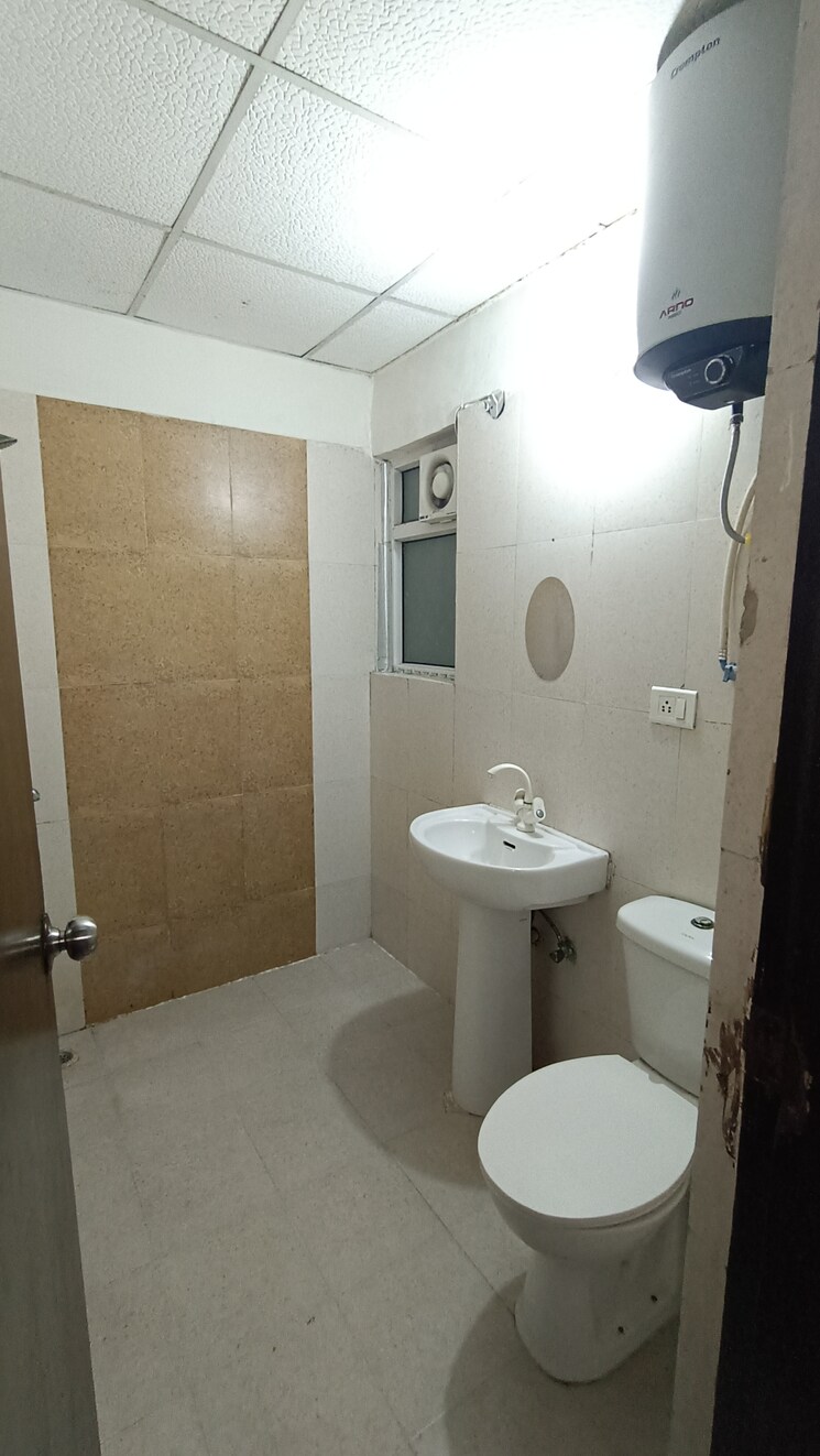 Bathroom, antriksh-golf-view 2 Bedroom 1140 Sq.Ft. Apartment In Sector 78 Noida 9570201