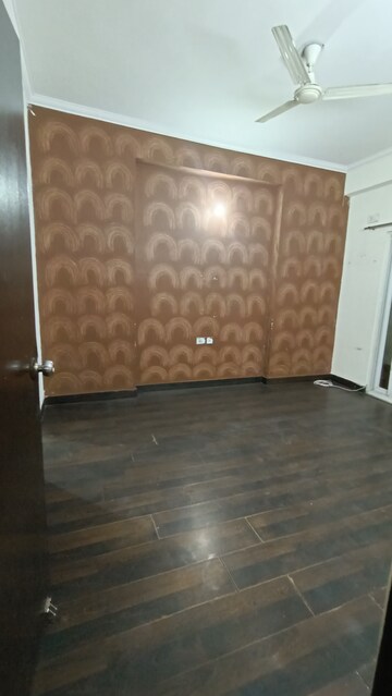 2 BHK Apartment For Rent in Antriksh Golf View, Sector 78