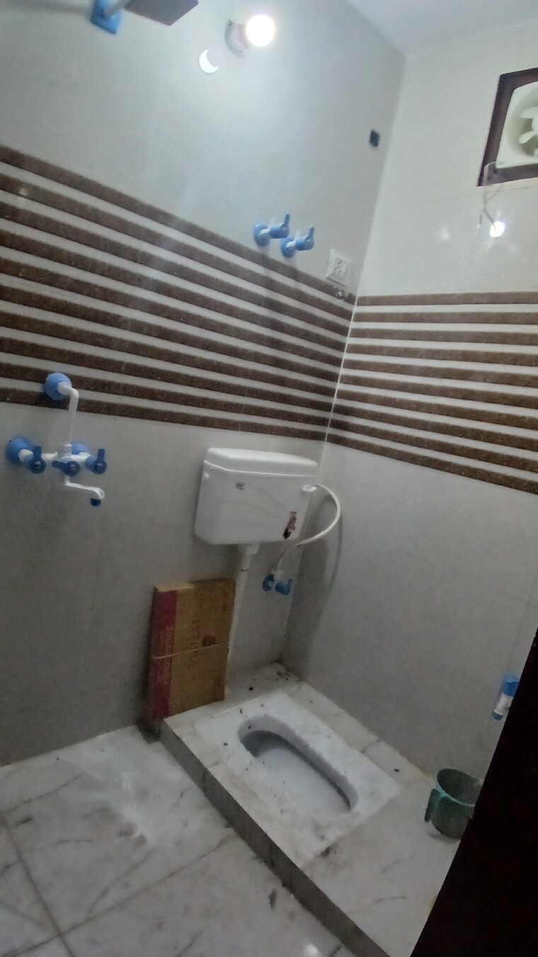 Bathroom, jogabai extension 2 Bedroom 540 Sq.Ft. Builder Floor In Jogabai Extension Delhi 9570213